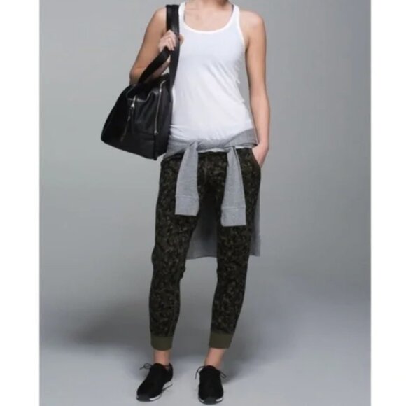 Lululemon | No Sweat Pant Jogger - Mystic Jungle Fatigue Green - Picture 3 of 3